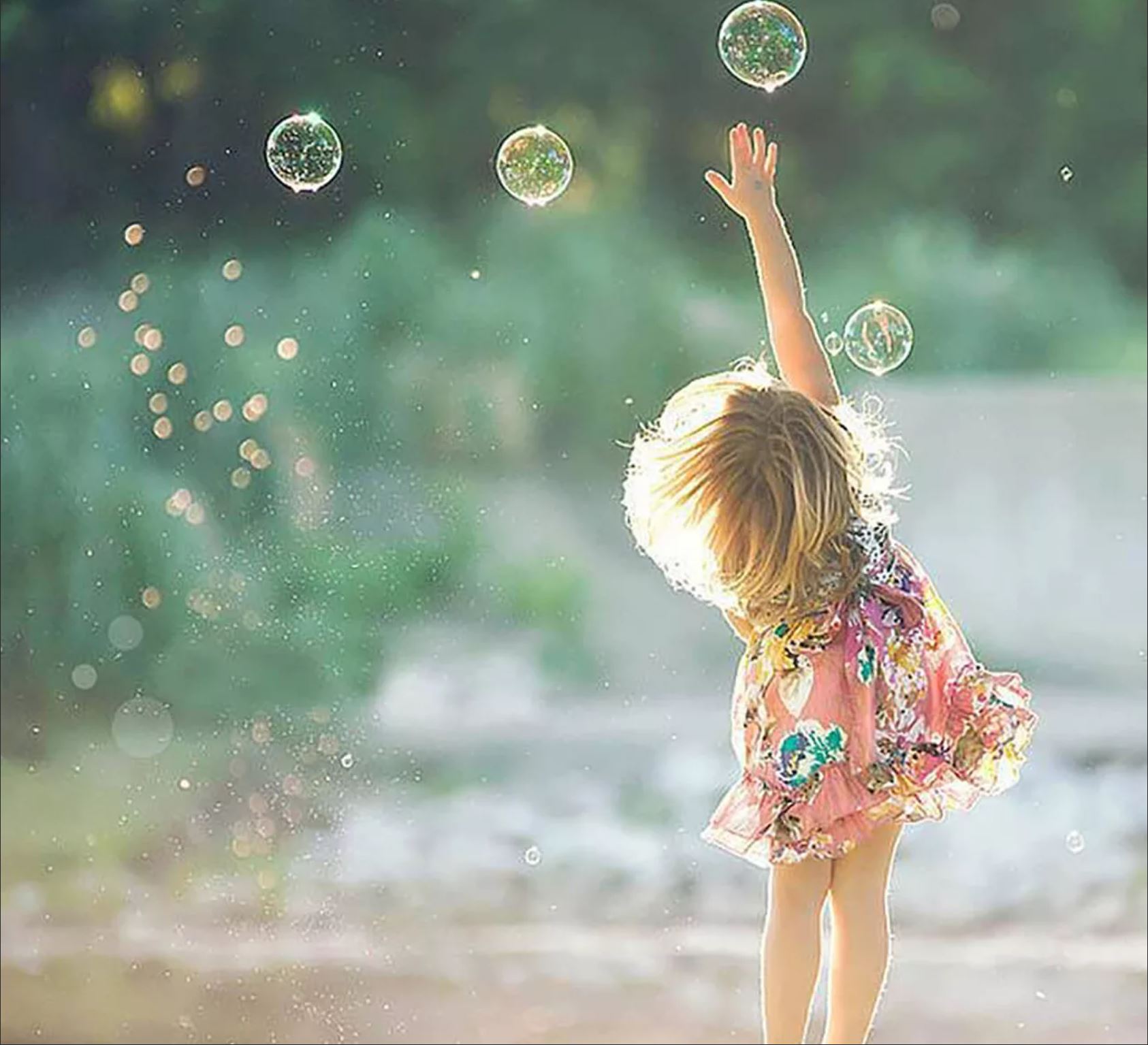 В детстве была мечта и мир. Радость жизни. Счастье картинки. Мотиваторы на каждый день. Радость мыльные пузыри.