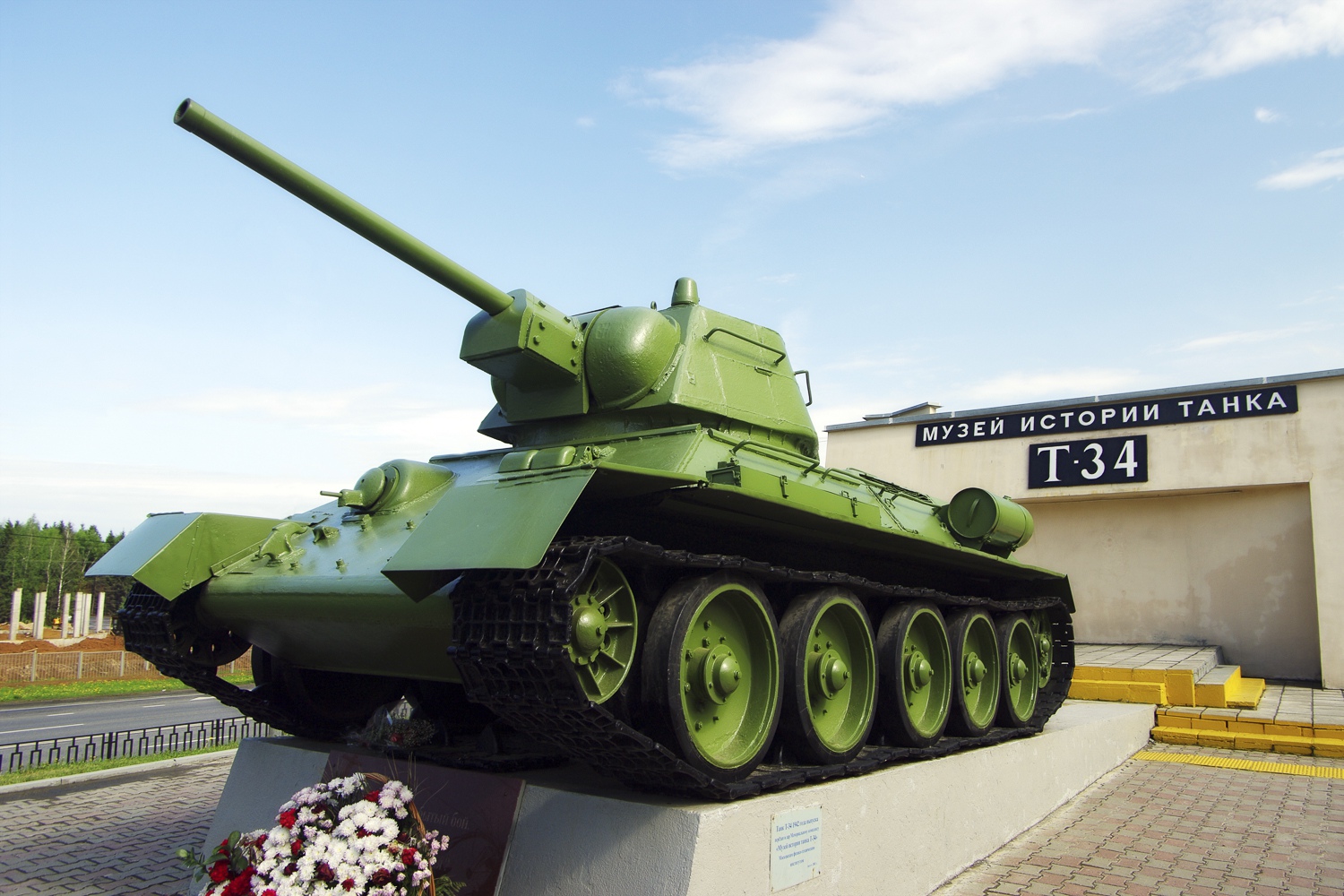Танк т34. Музей танка т-34 дмитровское шоссе. Т 34 исторический. Музей танка т-34. Т 34 исторический.