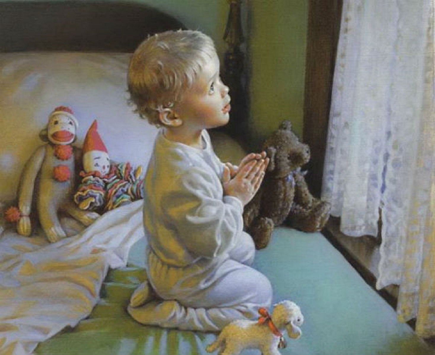 Книга в жизни маленьких детей. Дети молятся перед сном. Мальчик молится. Маленький ребенок молится. Ребёнок молитсяперед сном.