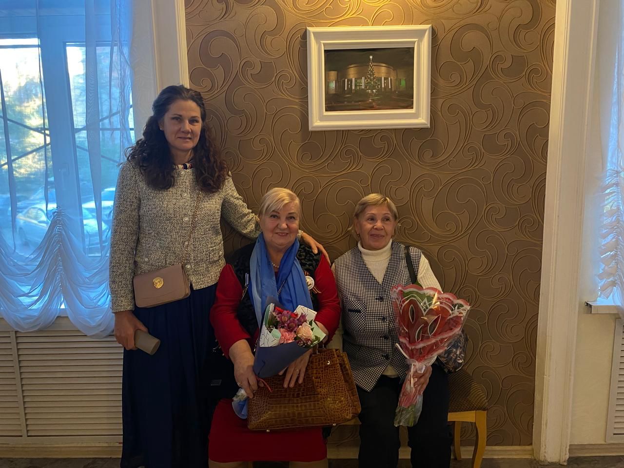 Поманила, позвала!