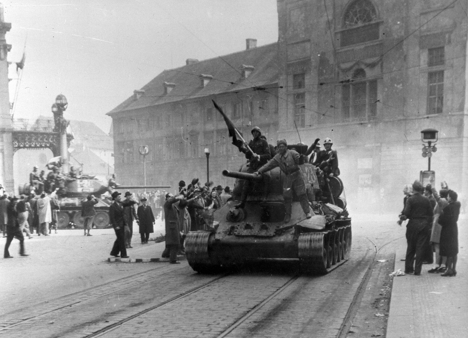Красная армия в чехословакии. Пражская операция 1945 освобождение Чехословакии. 6 Мая 1945 года Пражская операция. Пражская операция май 1945 год освобождение Чехословакии.