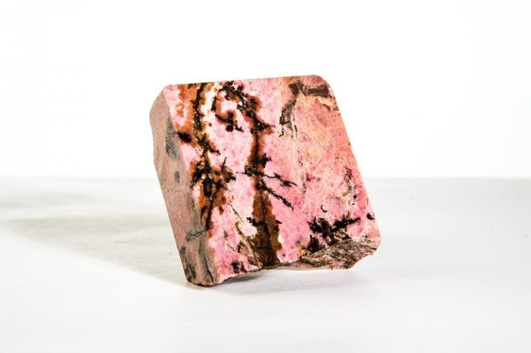 Удивительные камни планеты Земля. Роза Родонита