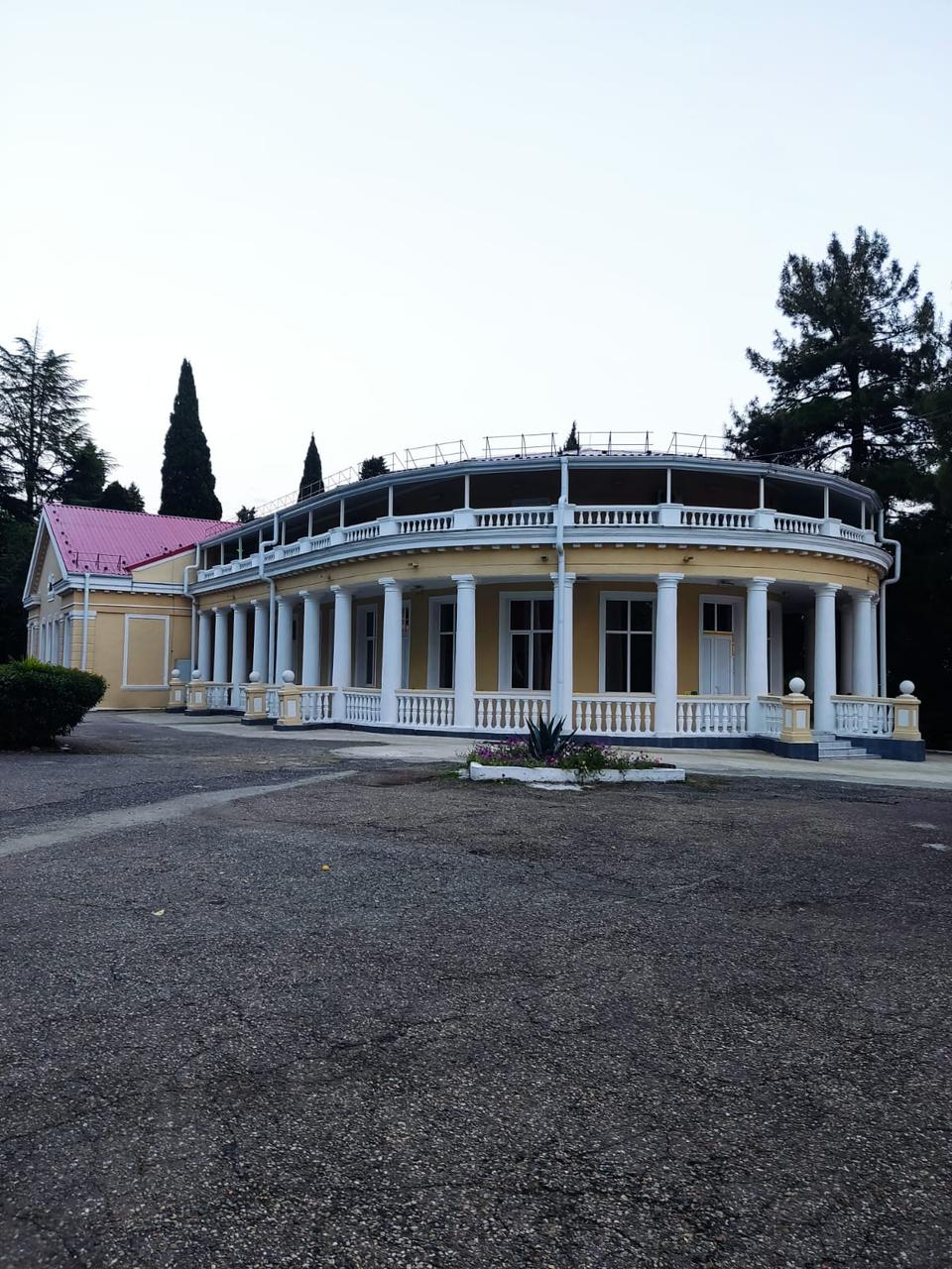 Зеленый парк военного санатория