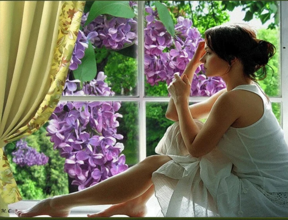 Молодой нежный месяц. Сирень за окном. Девушка с цветами у окна. Весеннее утро в окно.