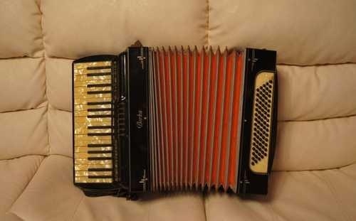 Блаженная улыбка на лице