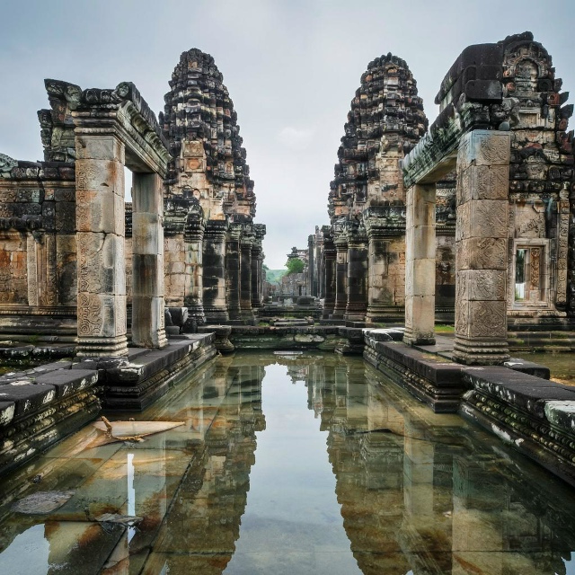 Перекрестки двух миров