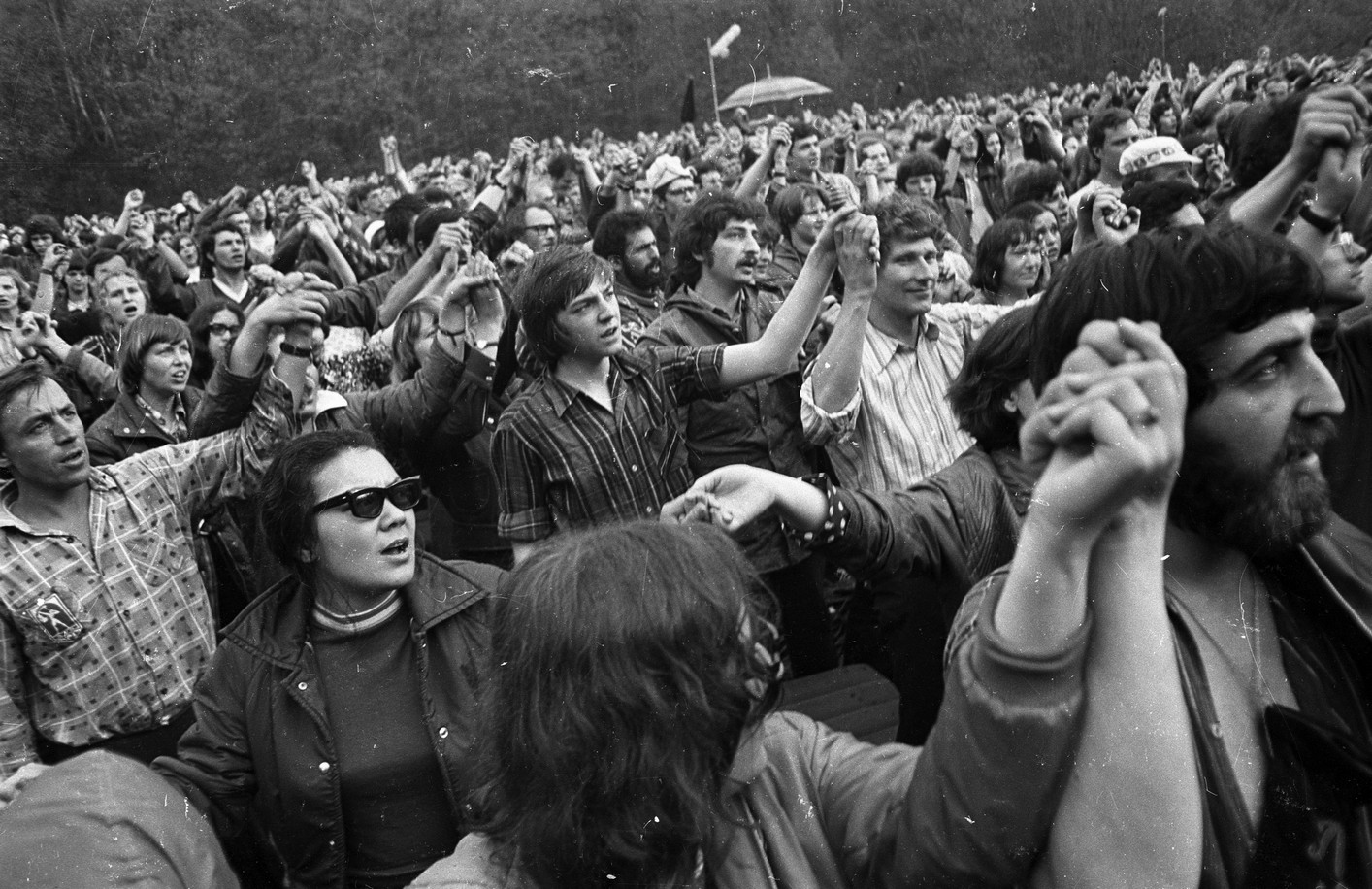 И витает, как дымок, христианская идея...