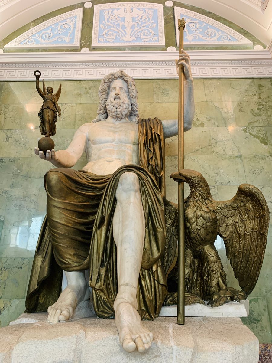 Зевс-Верховный бог, повелитель неба, грома, молний