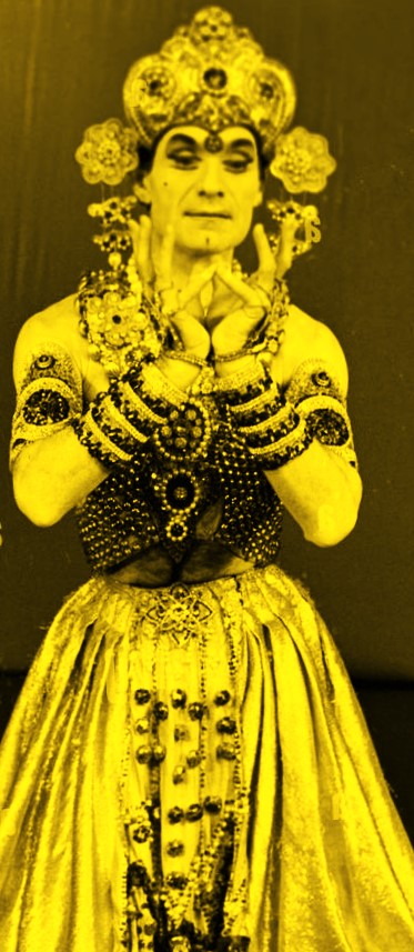 Эсамбаев Махмуд Tеатр Михаэлсa Runtu Ryuntyu Uri