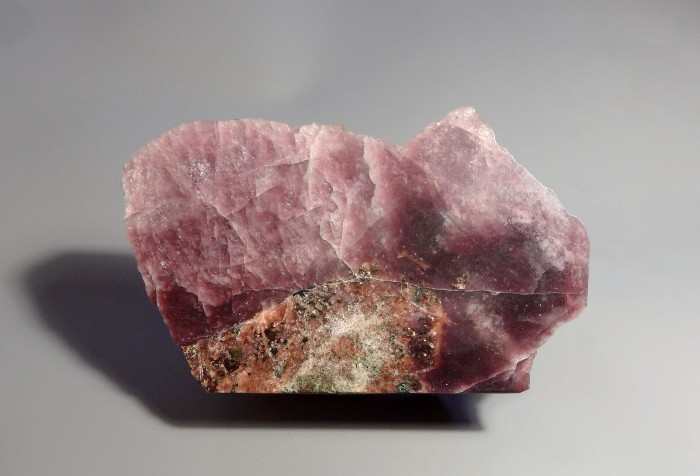 Удивительные камни планеты Земля. Уссингит