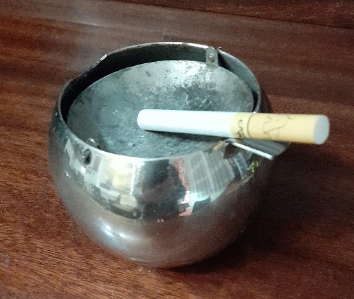 На разных полюсах