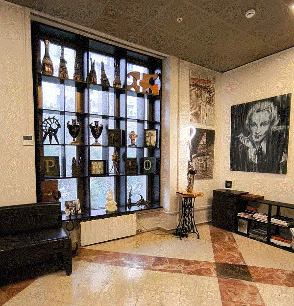 Галерея Март это Окно в Мир или из Мира?