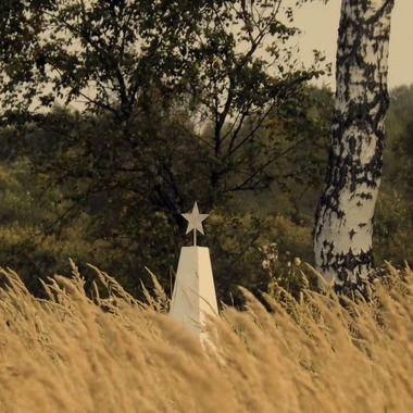 На пригорке - брошенные хаты...