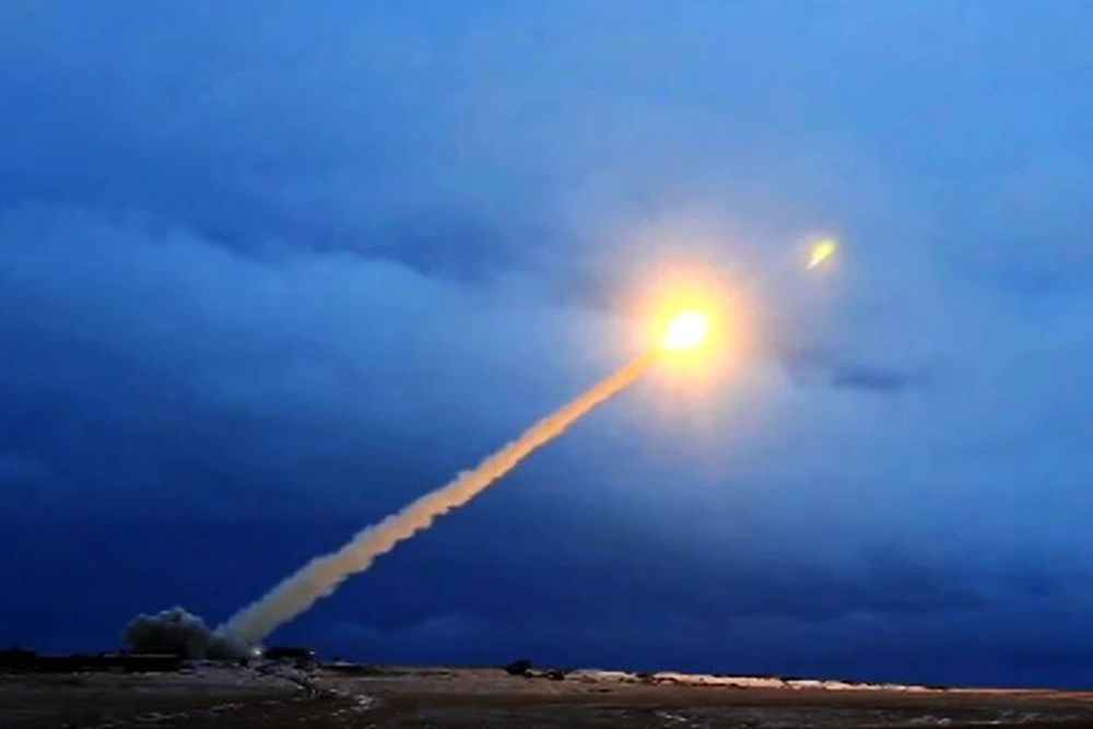 Облететь вокруг Земли тысячу раз перед ударом