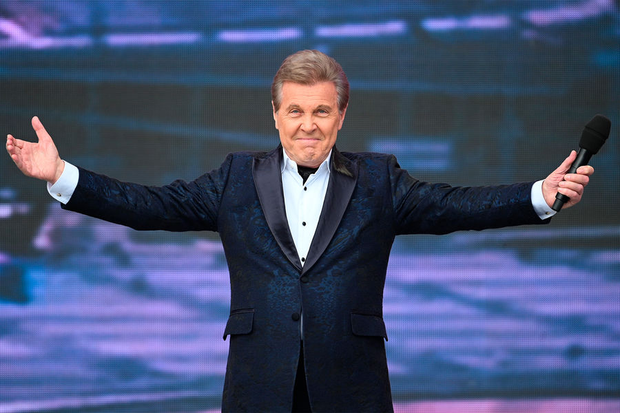 Один понижает ставки, другая - повышает