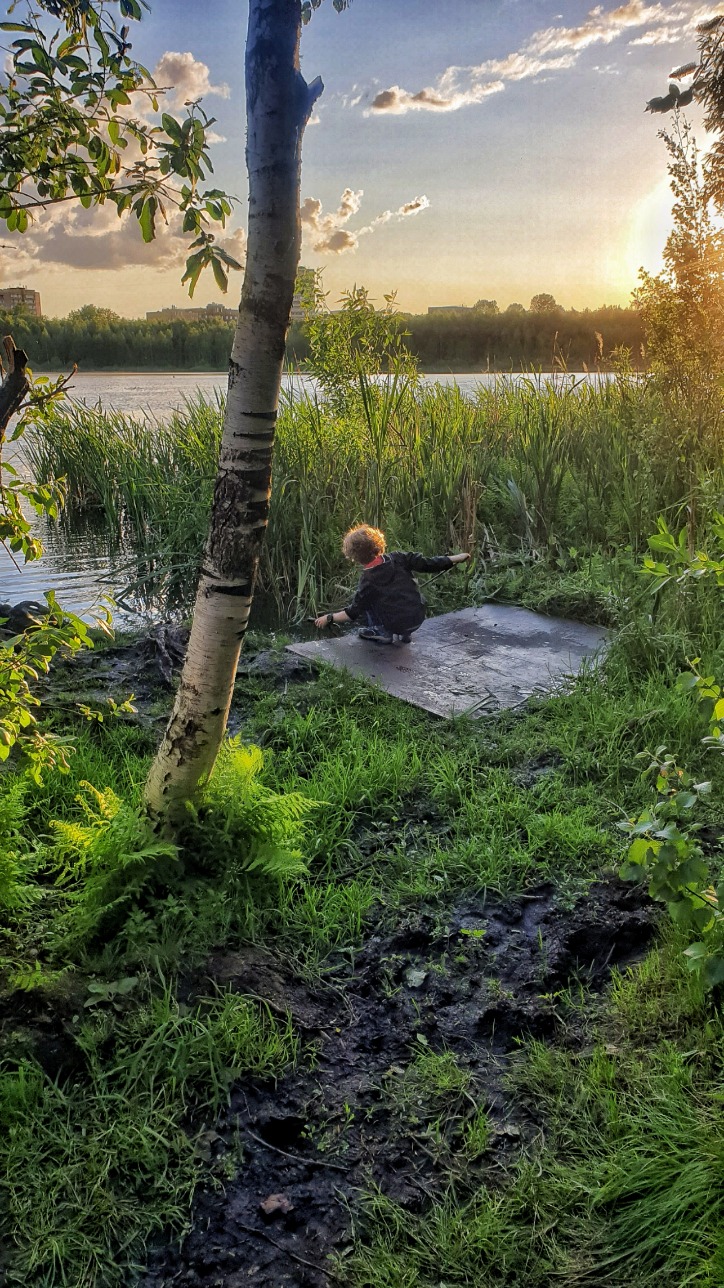 Солнце на кудри присело