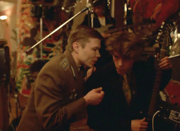 Развлеки себя сам