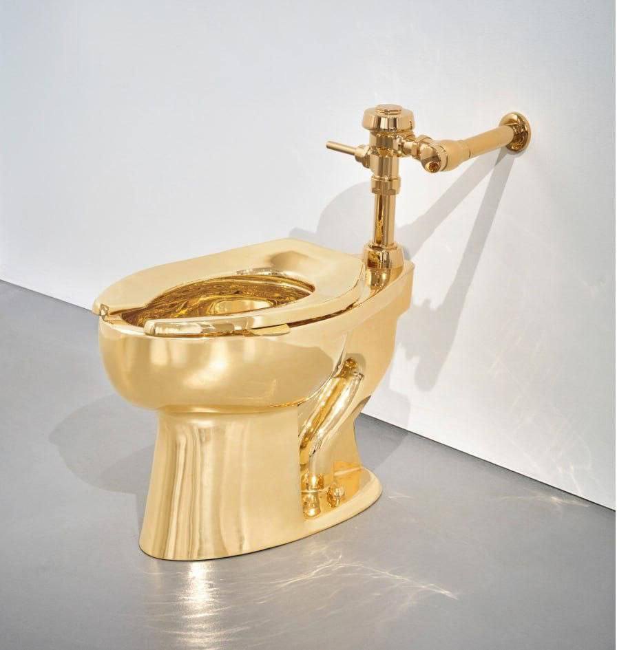 Золотой унитаз