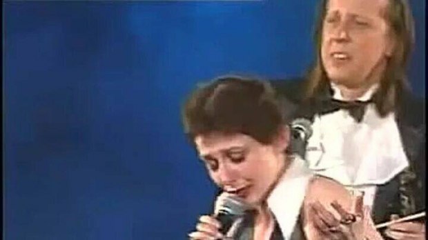 В Кокаине пронзительны струны