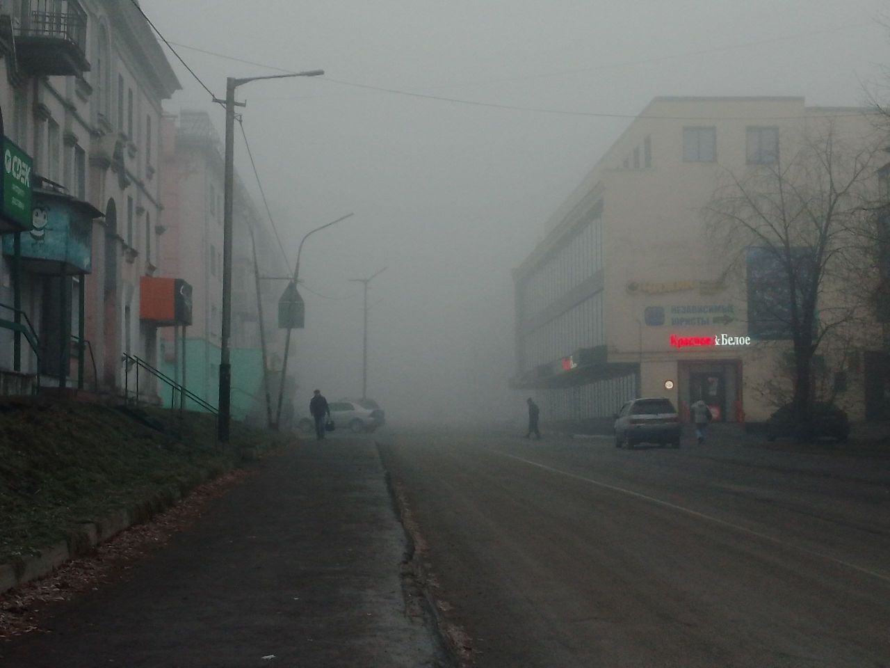 Фонарь отбросит мутный свет...