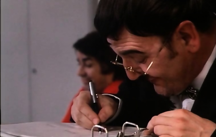 Биография делает человека, кусающего собаку