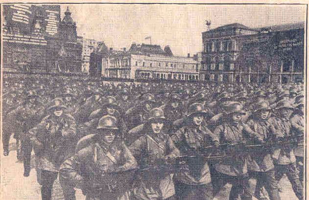 Ходили МЫ парАдами по ПЛОЩади отрЯдами