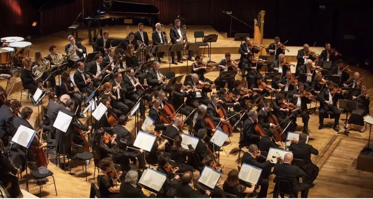 Музыка под дымом - израильский оркестр в Париже