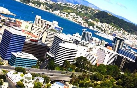 пoбeг от гибели HATO 10000 украинцев в Зеландии