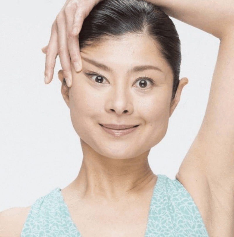 осень дождем вымывает тепло...