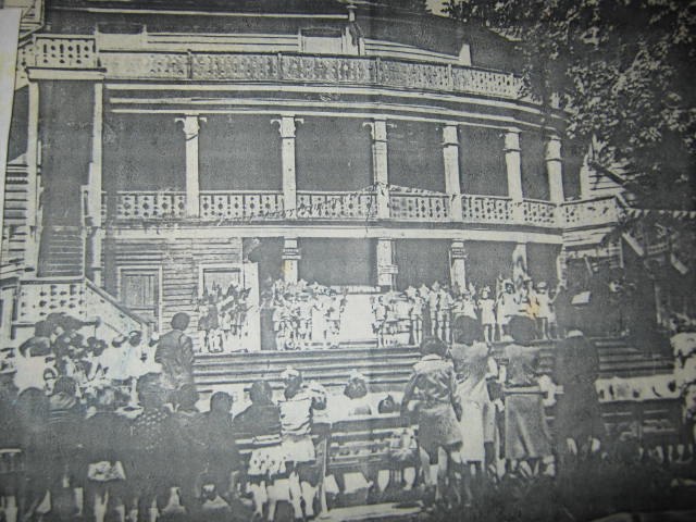 Во всём поэт находит, - душу