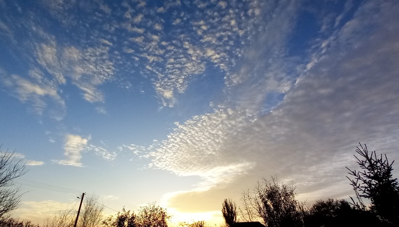 Облака уходят на восток...