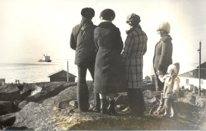 На лавочке у подъезда. ч. 33