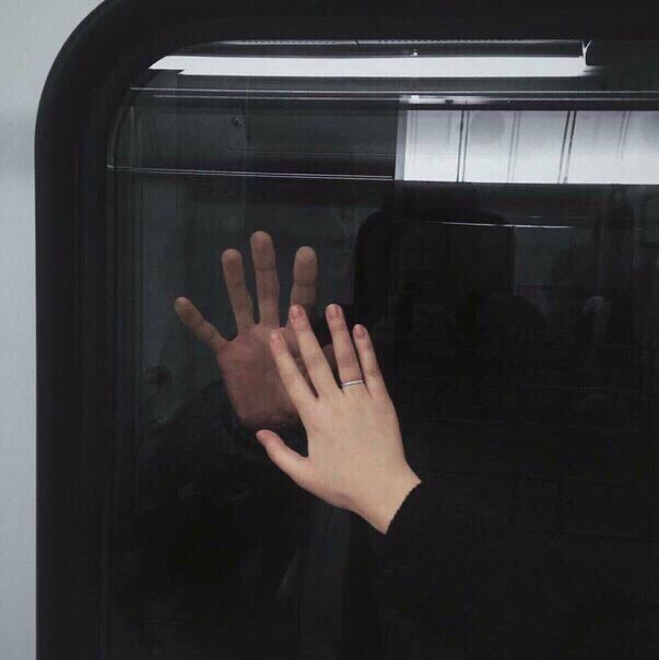 Она остается со мной