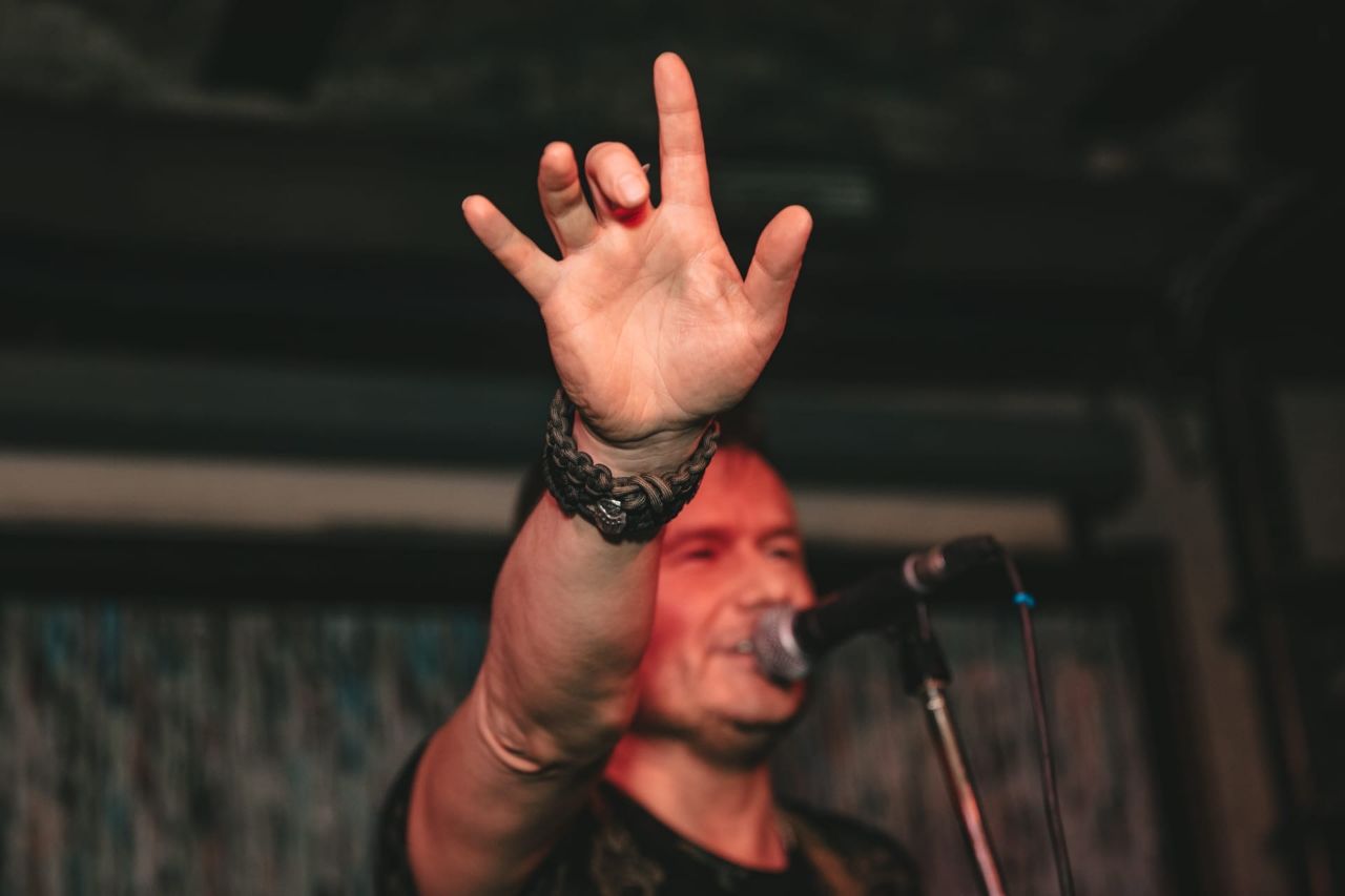 Дотронусь до твоей щеки