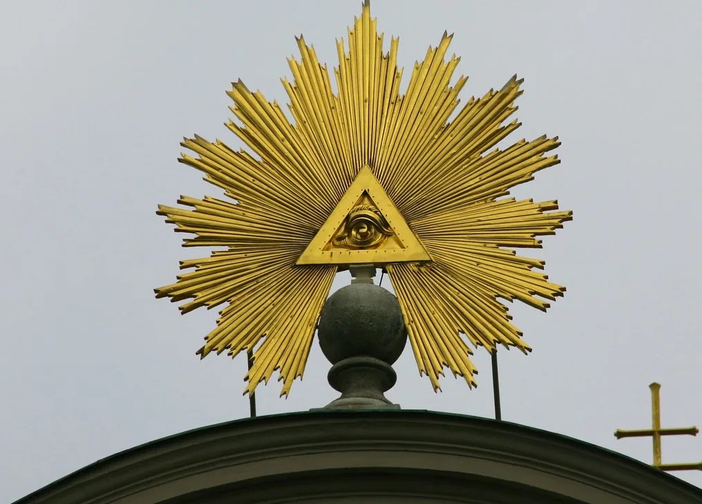 Всевидящее око Гора стало христианским символом?