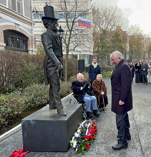 Никогда в Париже... не бывал он!..