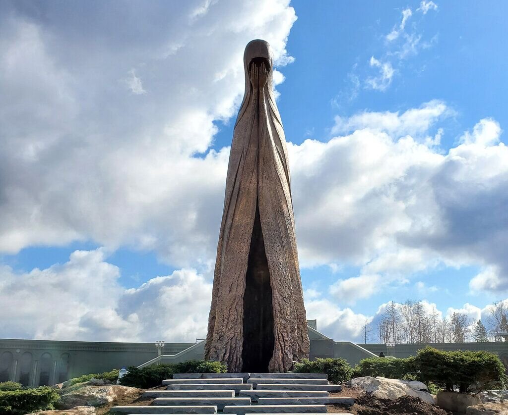 Петлю на искусстве сожмёт