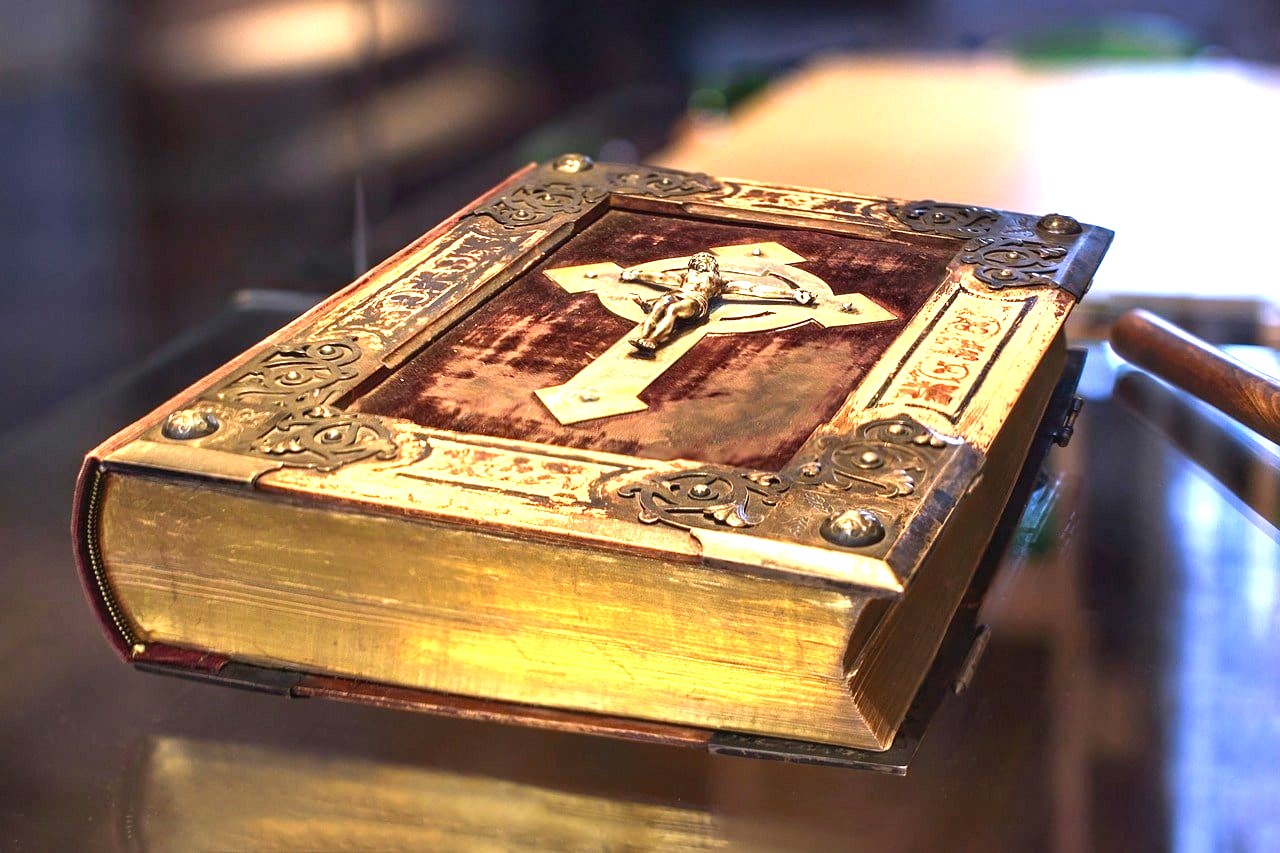 Библия стала пособием для поклонения идолам?